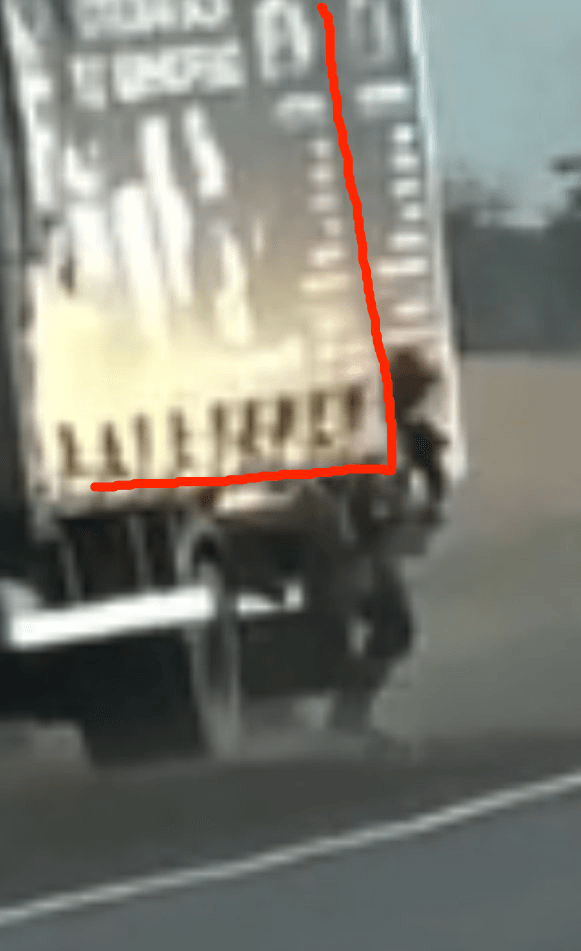 Condor_Coin4's tweet photo. @GearGades @Osinttechnical There are 2 trucks as you can clearly see. No phasing what so ever. But it seems like no fact can overcome your feelings here. https://t.co/3pcTuz7qzJ