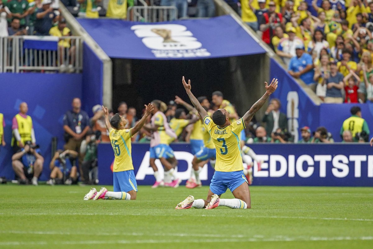 bivendramini's tweet photo. Tem uma foto muito linda desse momento 🥹

📸 Rafael Ribeiro / CBF, Nelson Terme / CBF https://t.co/e9BP21R3fU