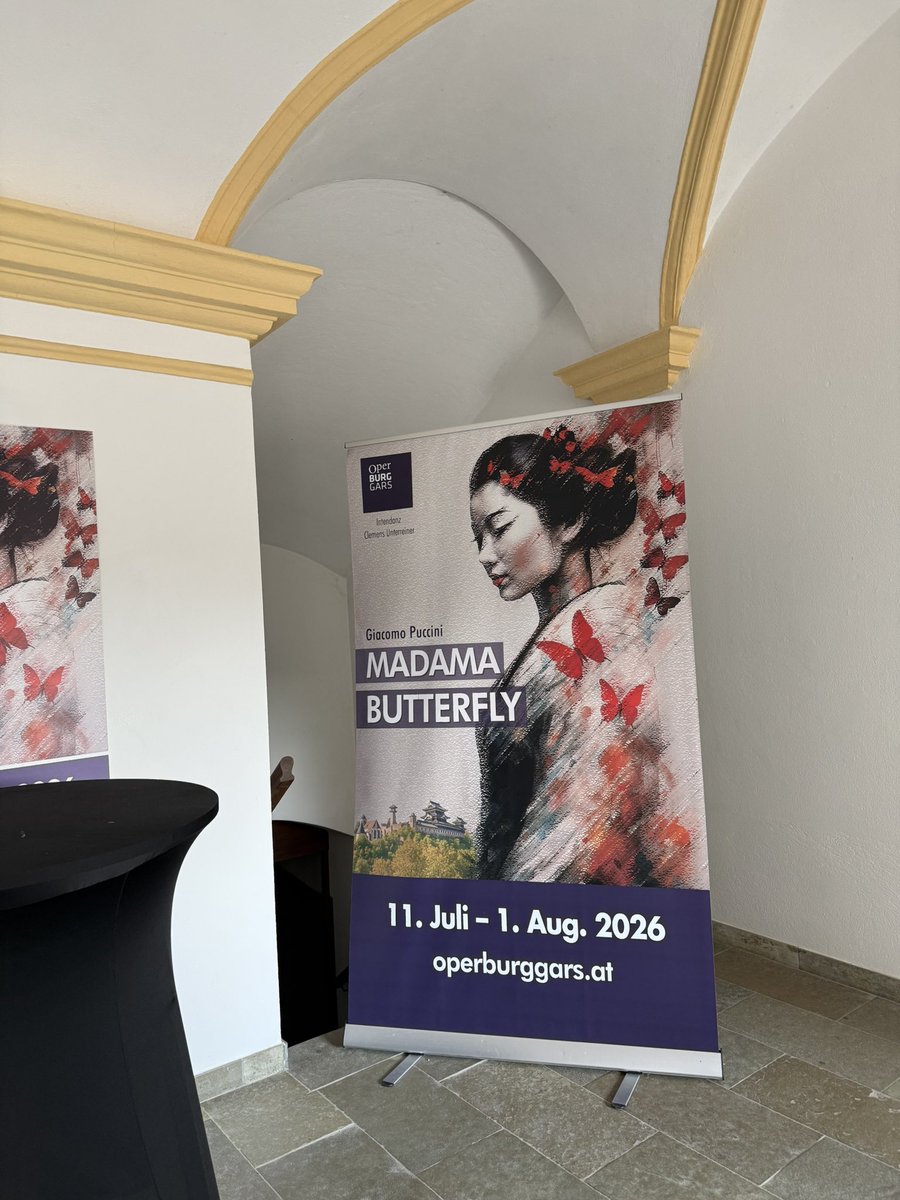 imanim_adus's tweet photo. リハが始まって2週間。
昨日から「Madama Butterfly」の舞台となる現場です。
本日は指揮者がいないので、僕がキュー出し＋指揮＋ピアノ伴奏をやっていますが全部やるのは物凄く難しい💦😵‍💫

HPでは、昨年コレペティトールとして参加した「La Traviata」がアップされてます。
https://t.co/vQwx7PZm4Q https://t.co/3IDEJb6xxN