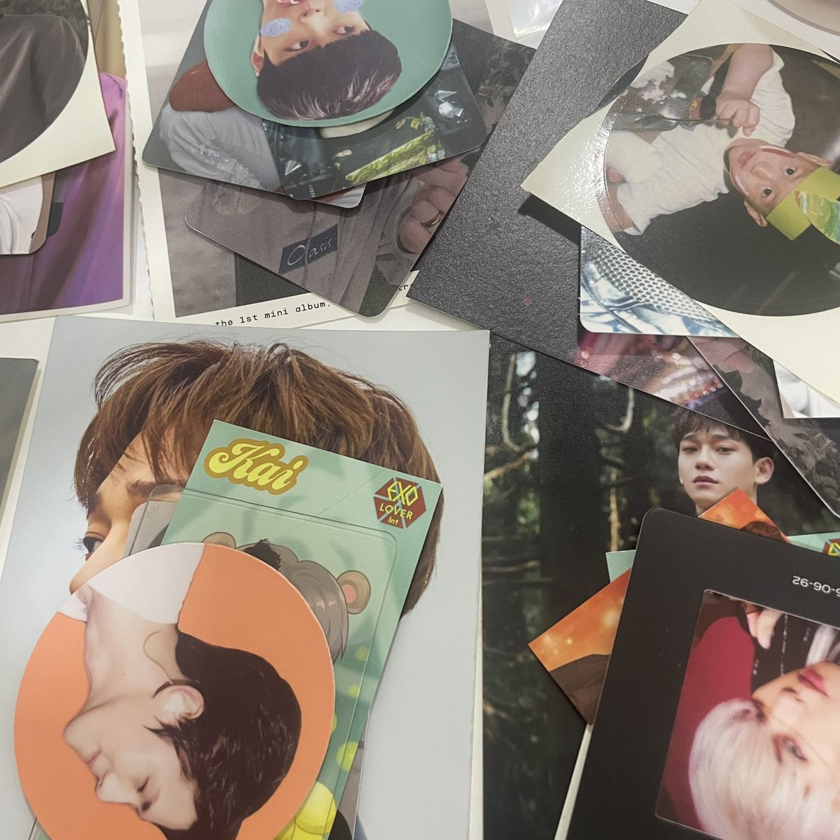 chaerypuffz's tweet photo. EXhOrizon in Manila freebies by @chaerypuffz 🧸

🐻 RT &amp; LIKE
🐻 limited qty
🐻 each pack contains 1 official merch (postcard, pc, etc), random stickers/postcards/pcs
🐻 Day 2 around moa!

See you!

#EXO #엑소 #weareoneEXO #EXOPLANET
#EXhOrizon #EXhOrizoninMANILA https://t.co/lM38rQIveh