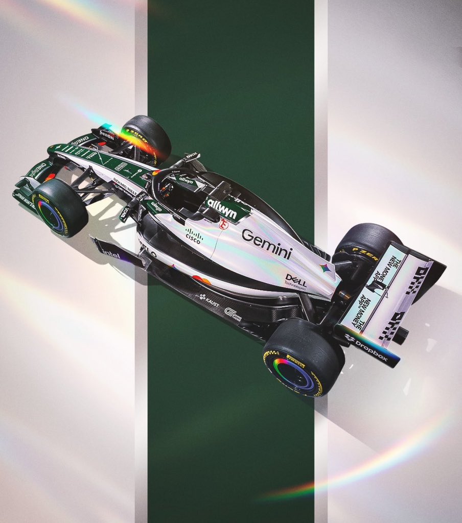 ln4norris's tweet photo. the sparkles on the livery is so sick https://t.co/VgbuC6A90h