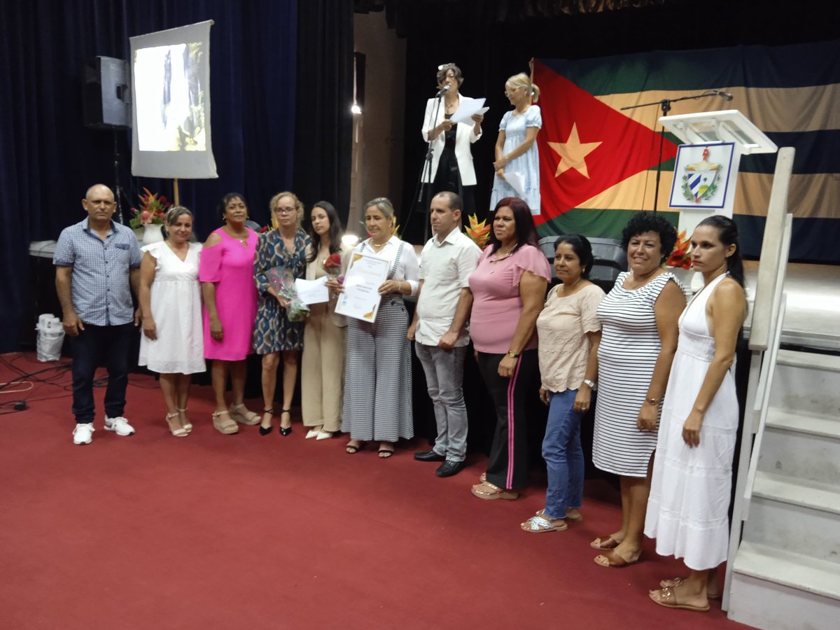 dmcomunic_jatib's tweet photo. Graduación Curso 2025-2026 CUM Panchito Gómez Toro #Jatibonico. Garantizamos el capital humano que requiere el desarrollo social. 
Muchas Felicidades.
#SanctiSpíritusEnMarcha https://t.co/14ukcJ4XjB