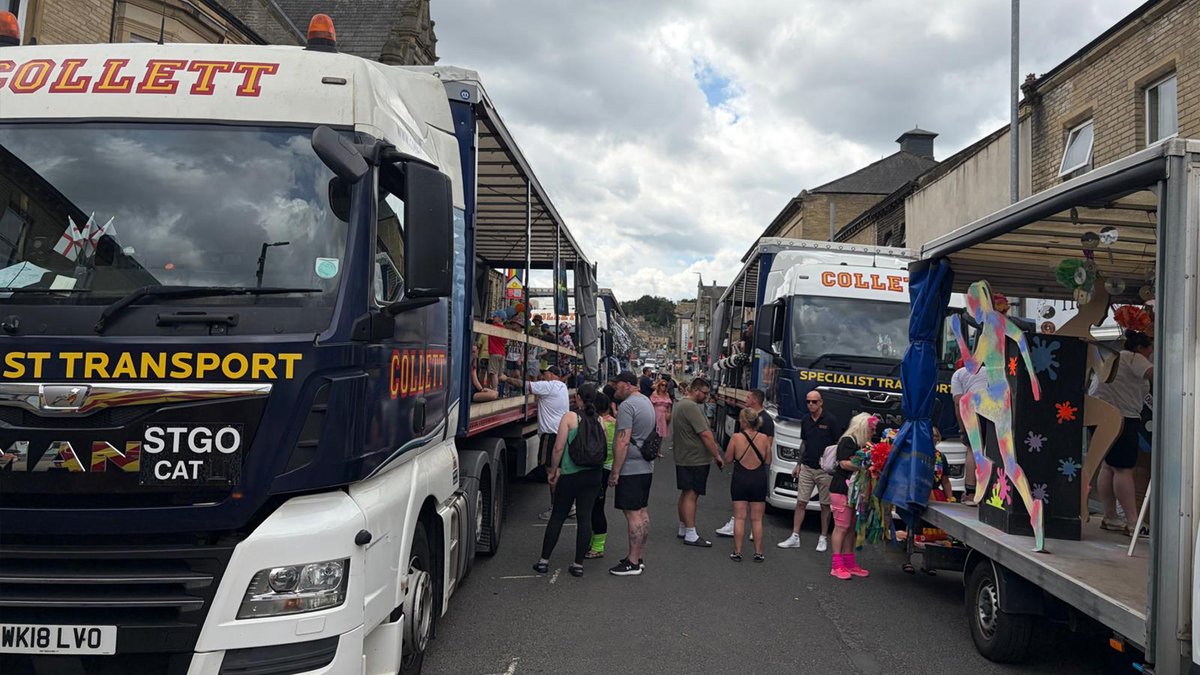 CollettLtd's tweet photo. Collett were pleased to support Brighouse Gala, providing trailers for parade floats and assisting safe procession alongside escort vehicles.

Great to see the community come together raising funds for local charities. Thanks to organisers &amp; volunteers. 

#BrighouseGala #Charity https://t.co/bxF6sCc29d