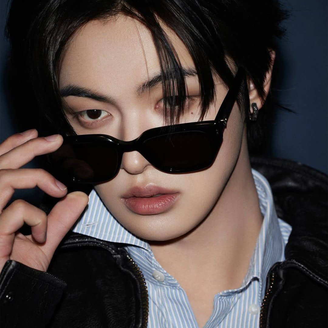 aerillyz's tweet photo. 🕶️🐈‍⬛⛓️🎱 vs 👓🪻☕🍰

#ALLYZSELCADAY #AZSD #ALLYZ #ALPHADRIVEONE #ALD1 #리오 #LEO @ALD1_official @ALD1_jp https://t.co/3Ar9tFlJeh