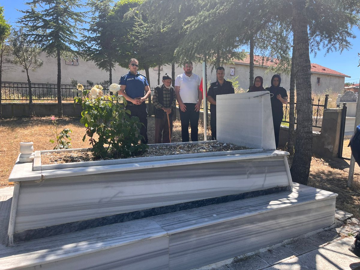 yozgatsefaatli_'s tweet photo. 🇹🇷 Şehidimiz Kabri Başında Anıldı

Aziz vatanımız uğruna canını feda eden kahraman şehidimiz Şehit İsmail DURSUN, kabri başında dualarla anıldı.

🇹🇷 Ruhun şad, mekânın cennet olsun.

#Şehitlerimiz
#UnutmadıkUnutmayacağız
#VatanSizeMinnettar https://t.co/p9gEpkYi9L