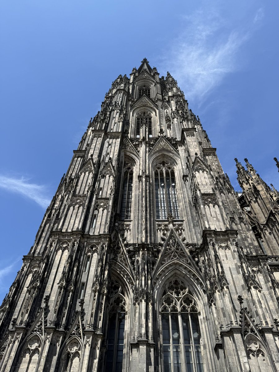 a_wallflowerrr's tweet photo. always in awe standing before the mighty Cologne Cathedral https://t.co/B7ESCuIAJx