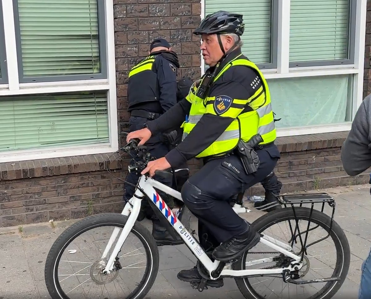 nico23cs's tweet photo. @Megatron_ron "Police"🤣 https://t.co/s341uEOP7E