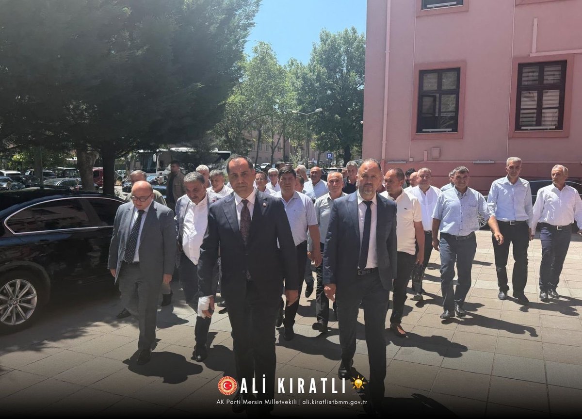 ALKIRATLI's tweet photo. 📍 Adalet Bakanlığı | Ankara

Milletvekilimiz Sayın Hasan Ufuk Çakır, Erdemli İlçe Başkanımız Sayın Ali Mustafa Poş, Erdemli Belediye Başkanımız Sayın Mustafa Kara, Erdemli Ticaret ve Sanayi Odası Başkanımız Sayın Mustafa Karagöz, Erdemli Ziraat Odası Başkanımız Sayın Rasim Şahin, Erdemli Muhtarlar Derneği Başkanımız Sayın Fatin Rüştü Yılmaz ve kıymetli muhtarlarımızla birlikte Adalet Bakanımız Sayın Akın Gürlek’i ziyaret ettik.

Sayın Bakanımıza nazik kabulleri, yakın ilgileri ve destekleri dolayısıyla teşekkür ediyorum.

Cumhurbaşkanımız Sayın Recep Tayyip Erdoğan’ın liderliğinde; bakanlarımızla güçlü bir uyum ve istişare içerisinde, birlik ve beraberlik ruhuyla aziz milletimizin emrinde, Mersin’imiz ve Erdemli’miz için hizmet ve eser siyasetimizi kararlılıkla sürdürmeye, hemşehrilerimizin talep ve beklentilerini yakından takip etmeye devam edeceğiz.

@abuyukgumus 
@yahyacelik_ 
@Ruken_Kilerci 
#Mersin