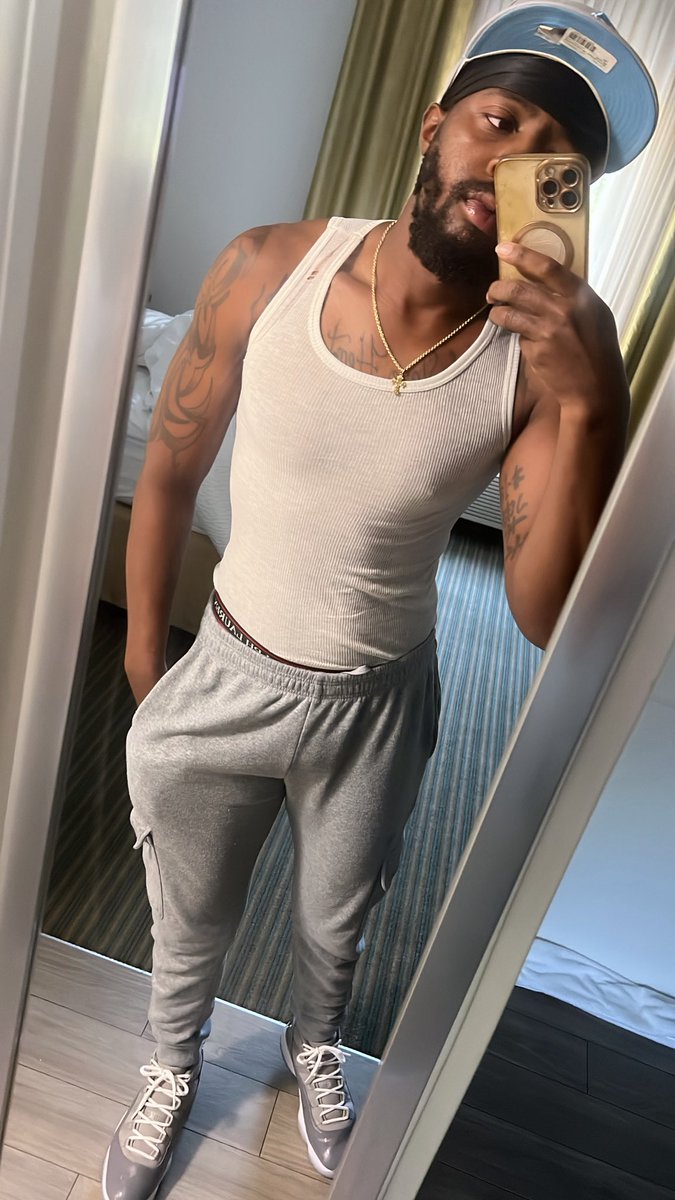 KillaDCam's tweet photo. In the room all by my lonesome https://t.co/pVvH1yROEa