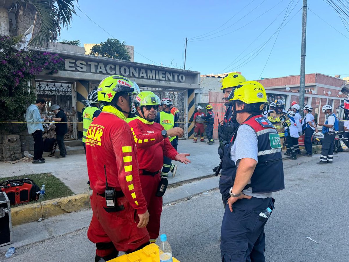 CruzRoja_MX's tweet photo. El equipo #USAR de Cruz Roja Mexicana continúa trabajando tras la localización de Hernán.

Las labores se concentran ahora en las maniobras de extracción, realizadas con personal especializado y bajo medidas de seguridad en la zona afectada.

#CruzRojaMexicana #Rescate #Venezuela https://t.co/yhSXHKrymL