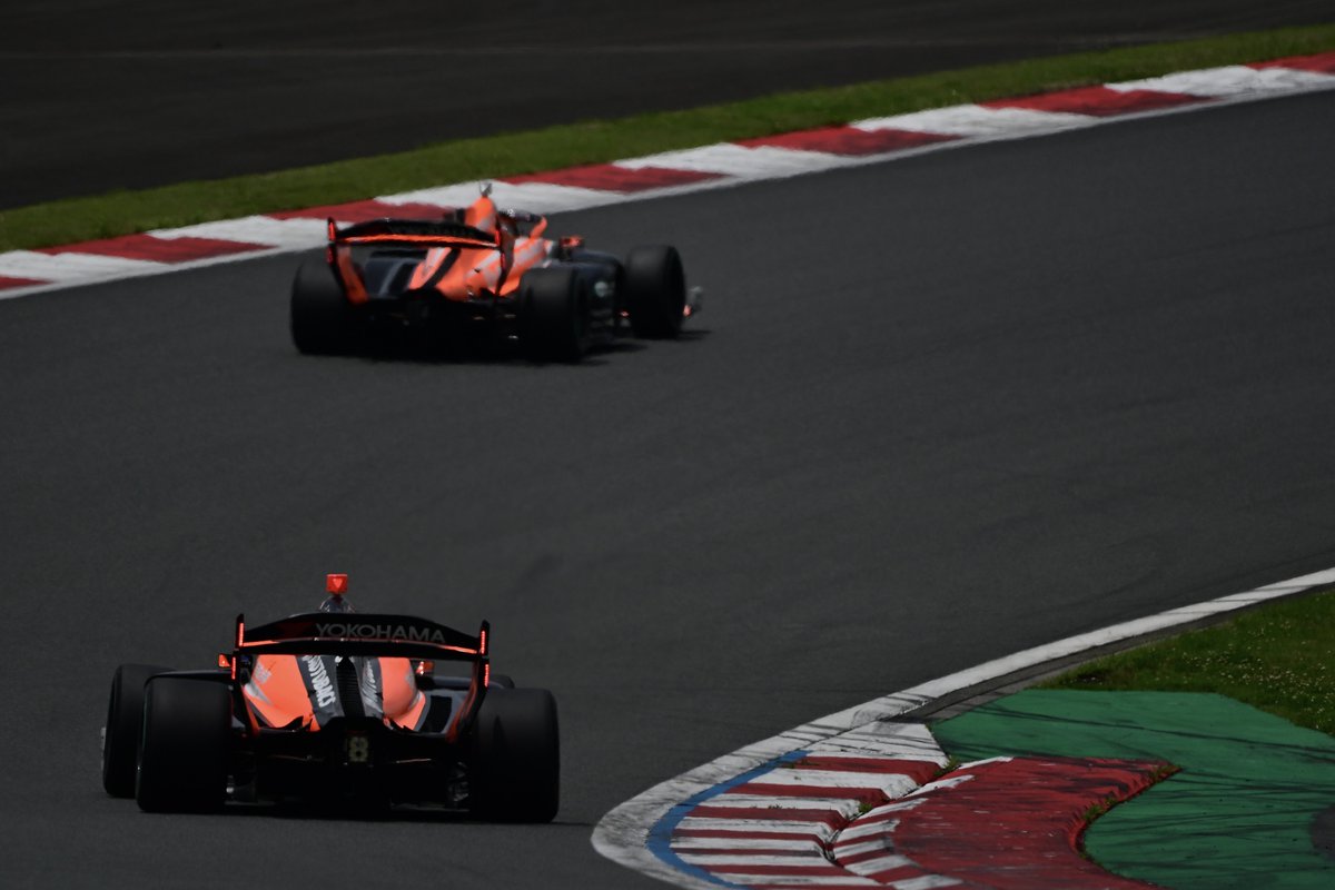 chinnennsan's tweet photo. スーパーフォーミュラは初めて観たのですが
思ってたよりもコンパクトでした
#SUPERFORMULA #SFjp #SFormula
#formula
#スーパーフォーミュラ https://t.co/fE3E75Mviw