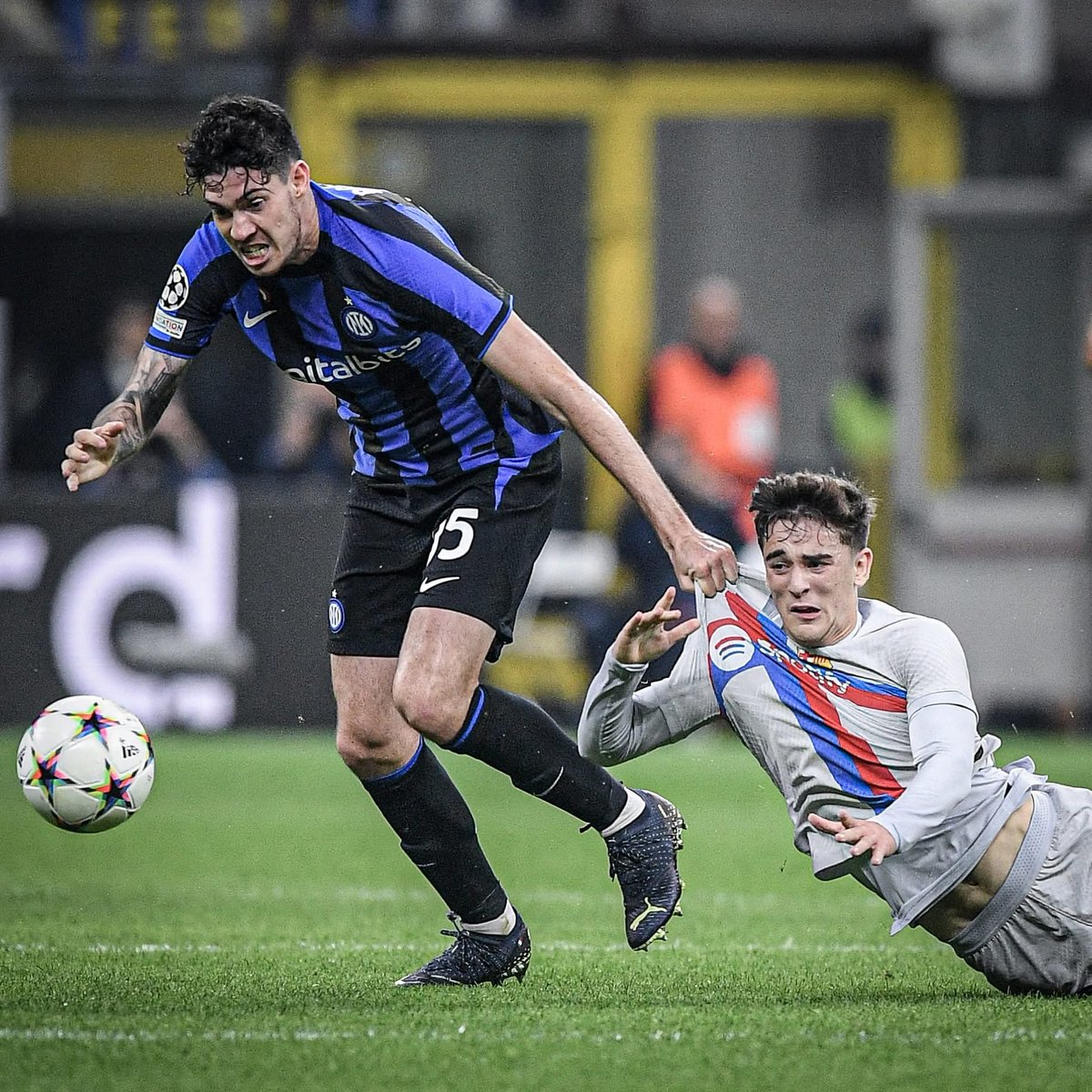 theMadridZone's tweet photo. Should Real Madrid go for Alessandro Bastoni? 🧐 https://t.co/dWaWVI8zK1
