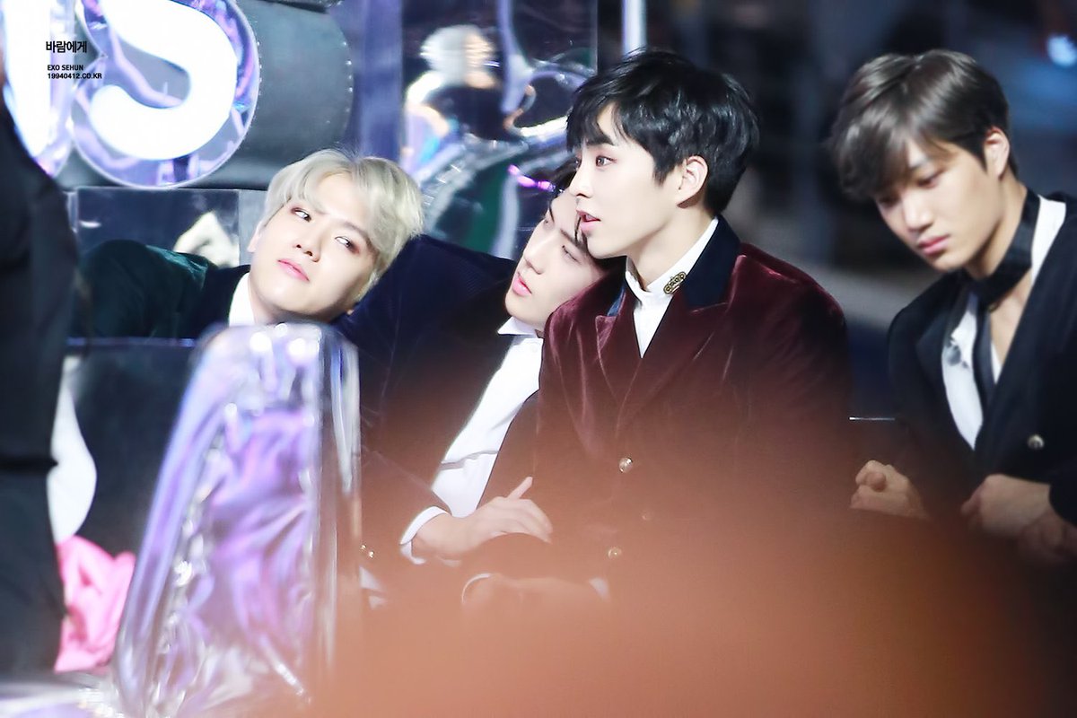_tnggg's tweet photo. จามีพี่อยู่คนนึงที่“ชอบสปอยล์น้อง” แร้วก็จะมีพี่อีกคนนึงที่“น้องชอบสปอยล์” ลองเดาดูเล่นๆว่าใครไหนเป็นคนไหน55555555555555555555555 https://t.co/wXs29sOdXF