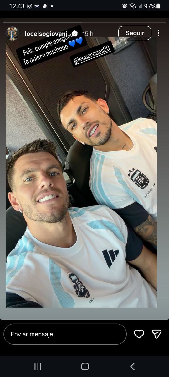 vict0riag's tweet photo. mis dos maridos posando https://t.co/Vh3TLC4cCp