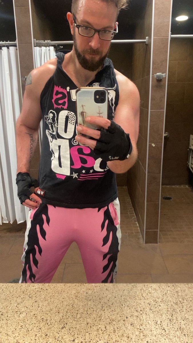 PureGMTELigence's tweet photo. Life isn’t all that great currently but my arms are, so that’s something I guess. https://t.co/uLOmiWKNGh