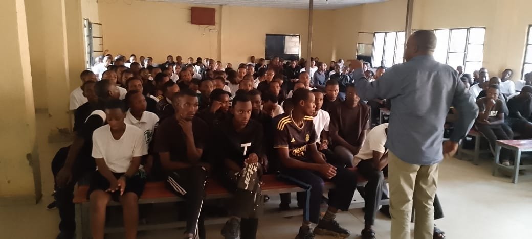 gloria151's tweet photo. 1/2 Following the departure of students in Senior1,Senior2,Senior4,and Senior 5,in accordance with the  @NESA_Rwanda academic calendar for the 2025–2026 school year,the Head Teacher of @CollegedeButamwa,Mr. NTAGISHYIKA RWAGATERA Mike met this afternoon the studet preparing to sit https://t.co/ExJVFGBOyi