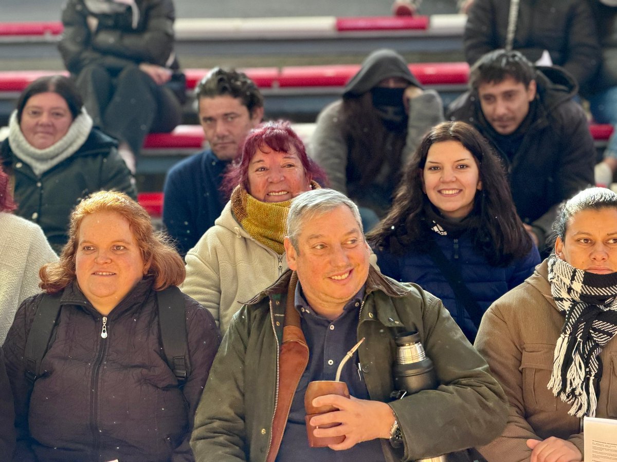 PajaroEnciso's tweet photo. Realizamos el lanzamiento del programa “Uruguay Impulsa” que dará empleo a cerca de 160 personas en todo el departamento, en importantes obras. Felicitaciones a todos los beneficiarios del mismo, sin dudas una muy buena oportunidad! @FloridaIDF https://t.co/JKyEKTQKvs