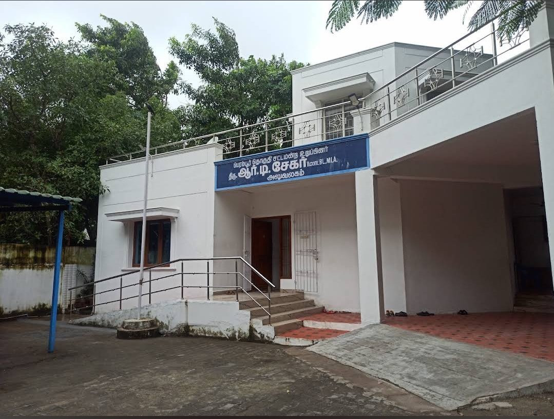 dstock_insights's tweet photo. 40 days for that Ugly Yellow sh*t? Where is the accessibility ramp? @CMOTamilnadu https://t.co/Xc8fMGPnsf