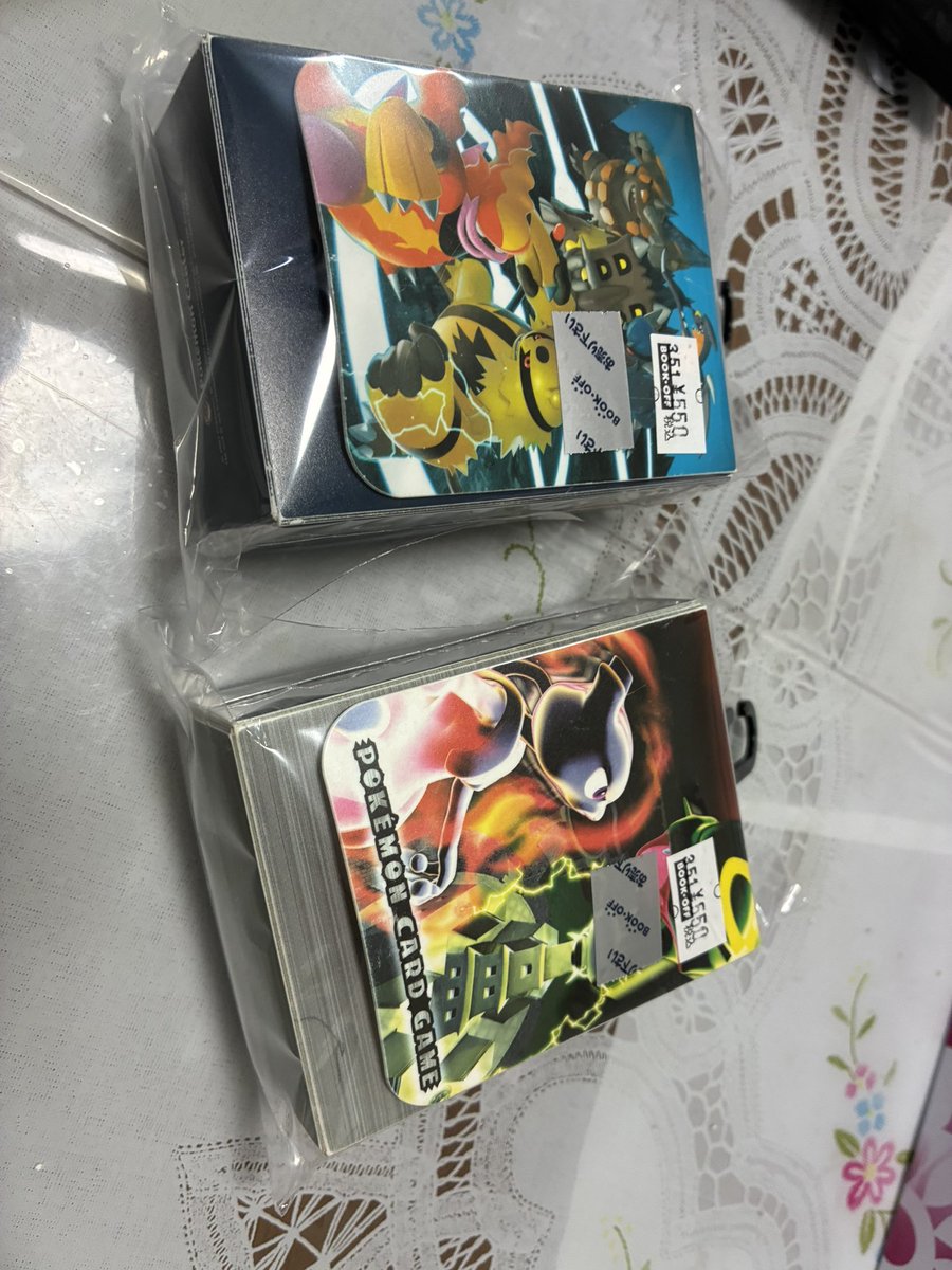 k2_1015's tweet photo. 安い昔のハーフデッキケース買ってたら気づいたらもう10個ぐらいあって厳しい https://t.co/k313nSBkx0