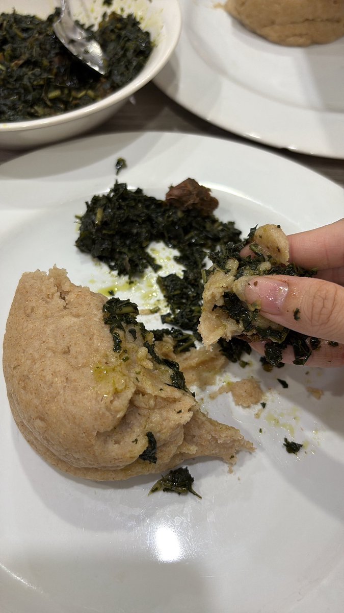kkulmini's tweet photo. akhirnya kesampean juga nyobain fufu! direkomendasiin lauk bitter leaf (sayur khas afrika) pake daging sapi wuenak polll tapi acquired taste #ngl https://t.co/eXne9STUGT
