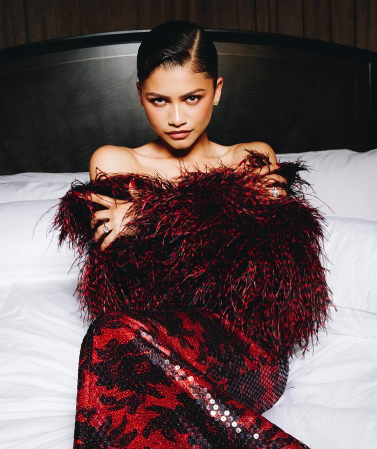 zenssdayaa's tweet photo. This Hunter with this Zendaya https://t.co/Inf0Vyg4Vq