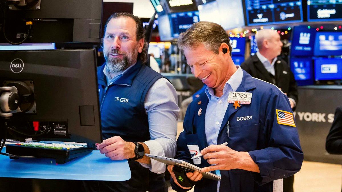 UncIeDuncan's tweet photo. The Russell 2000 small-cap index is up 21% this year so far 🇺🇸

It's heading for its strongest first-half performance since 1991, per CNBC. https://t.co/TjzKU9iDyc