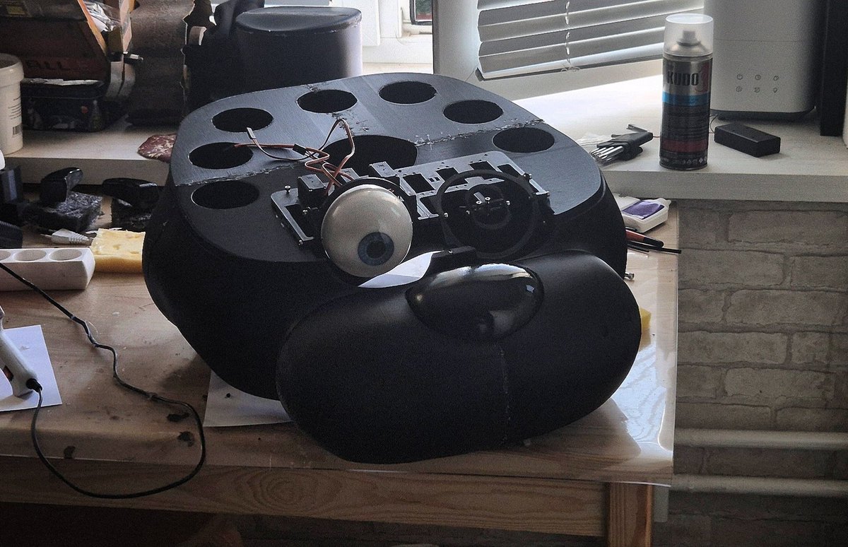 kabafmol71612's tweet photo. Three, four, better lock your door,

#fnaf #fnafmovie #commissions #cosplay #animatronic https://t.co/NyJjHobov9