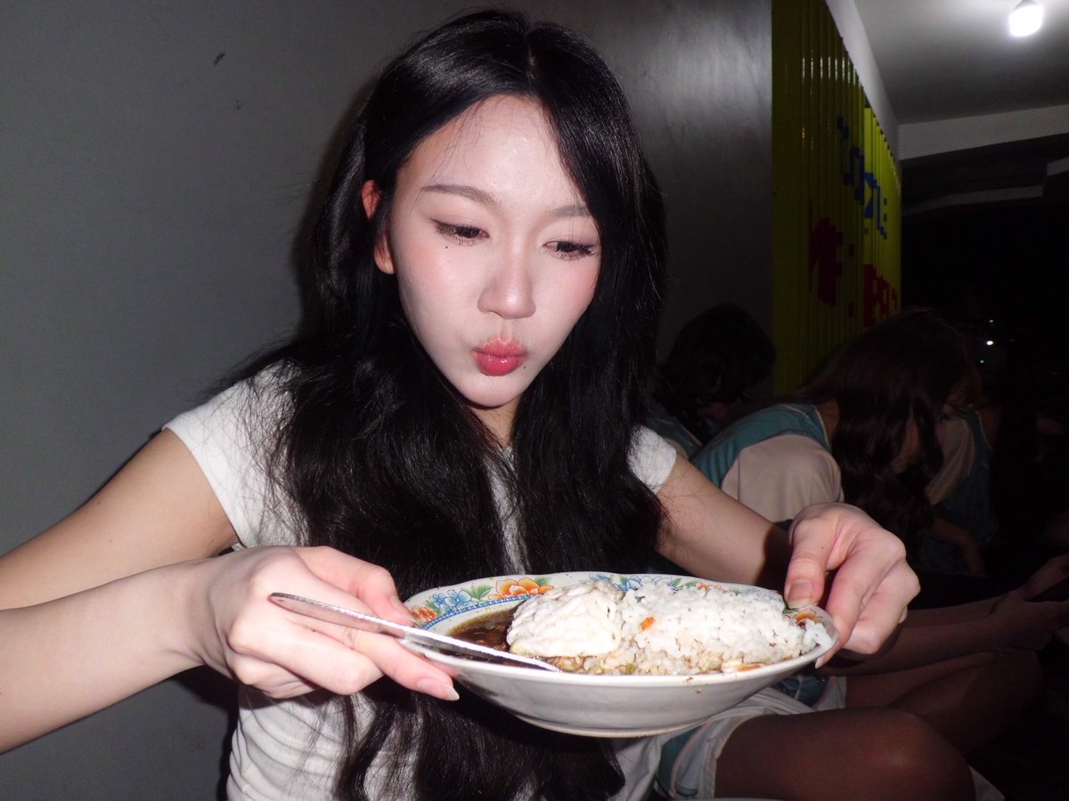 L_MarshaJKT48's tweet photo. Makann rawonnn 💗 https://t.co/mkXiyH5OID