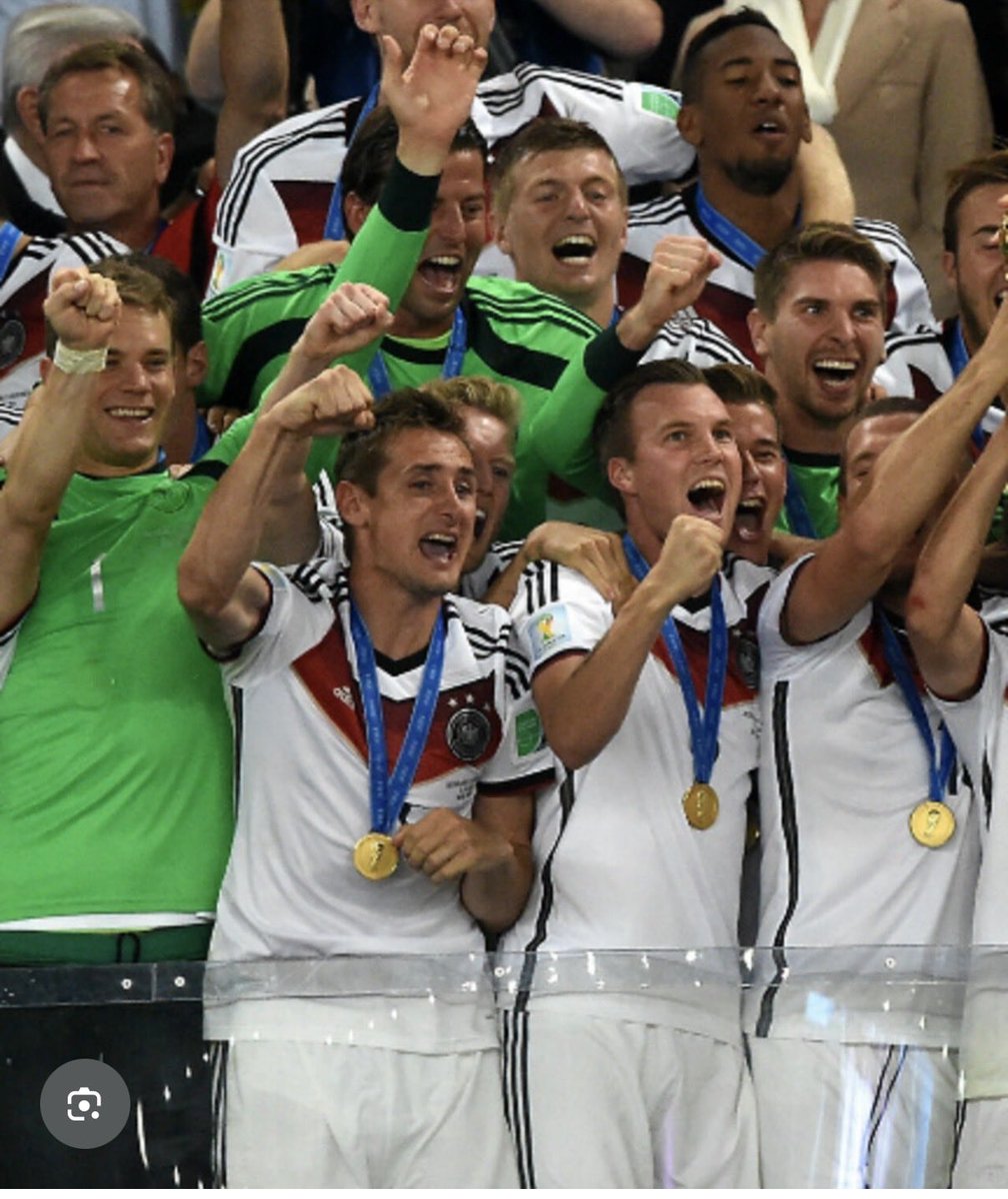 didistone1's tweet photo. @watsonunited @patobonato Champion du monde 2014 https://t.co/x2BdnauUHB