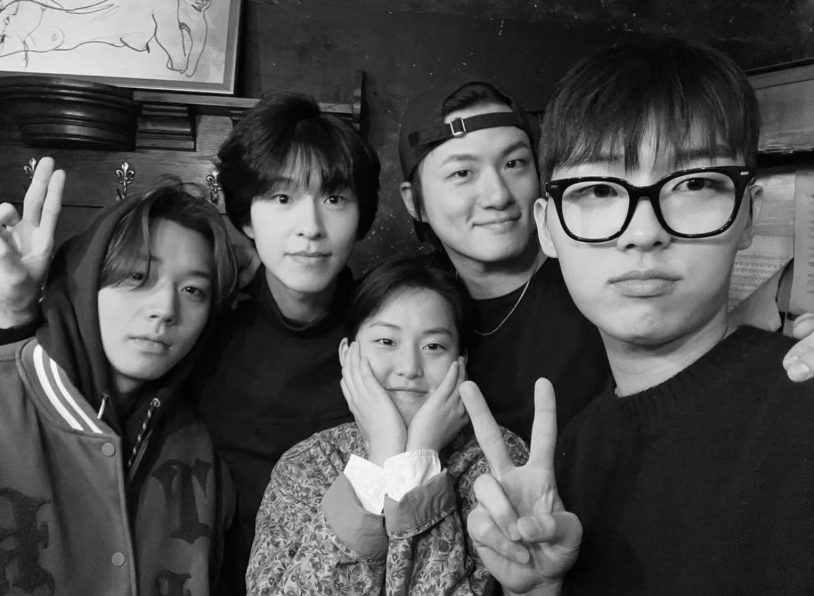 youremyheroz's tweet photo. 비하인드까지 봐야 더 아름다운 사진 홍경 너무 설레서 죽고 싶어짐 https://t.co/aurlV1l1mv