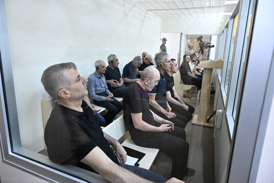 KarinaKarapety8's tweet photo. A new sham trial 
The Baku Court of Appeal held a "hearing" on the "case" of the 🇦🇲hostages. Former #Artsakh FM David Babayan &amp; Madat Babayan were told that their "lawyers" couldn't come because of "health problems". They've been assigned new "defenders".
#FreeArmenianHostages https://t.co/cEDke8ROLt