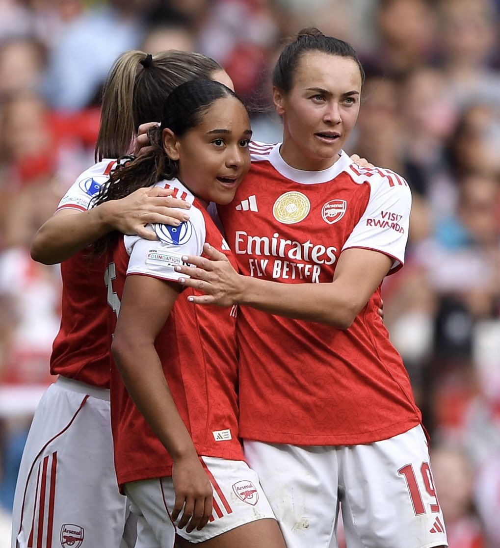 afcstuff's tweet photo. Confirmed: Arsenal Women squad number changes ahead of the 2026/27 season. ✅👕

🇳🇱 Daphne van Domselaar - #14 ➡️ #1.
🇦🇺 Caitlin Foord - #19 ➡️ #9.
🇨🇦 Olivia Smith - #15 ➡️ #11.
🏴󠁧󠁢󠁥󠁮󠁧󠁿 Michelle Agyemang - #29 ➡️ #17. https://t.co/3rH8KWnUBh