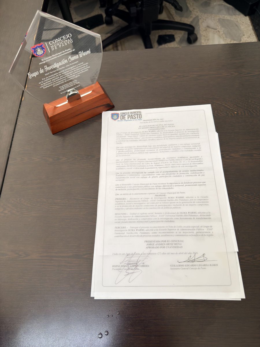 HoyNarino's tweet photo. #Pasto | Concejo de Pasto reconoce al grupo Suma Warmi
El Concejo de Pasto reconoció al Grupo de Investigación Suma Warmi de la ESAP Nariño–Alto Putumayo por su aporte a la investigación con impacto social. La distinción también resalta el primer lugar obtenido en la Red Gestio 2026 realizada en México.

@ESAPOficial @ConcejoPasto @AlcaldiaPasto

Más información en https://t.co/gzCxNcMRiD

#Pasto #Nariño #ESAP #Investigación #Educación