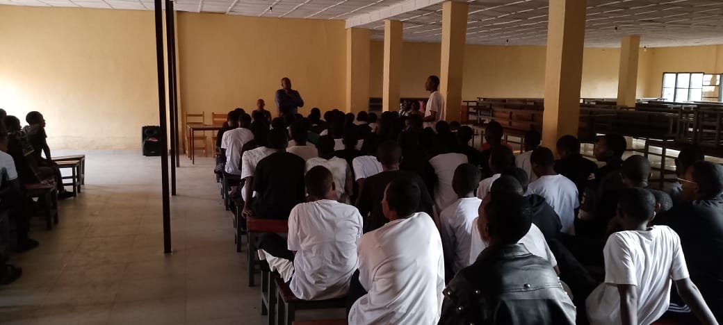gloria151's tweet photo. @NESA_Rwanda @Rwanda_Edu @REBRwanda @mbanelson @ClaudetteIrere 2/3 the national examinations at the end of Ordinary Level and Advanced Level.The discussion focused on the conduct and discipline expected of the candidates as they await the start of their examinations.He also encouraged them to approach the exams with confidence,reminding them https://t.co/f6Tx5ySe1S