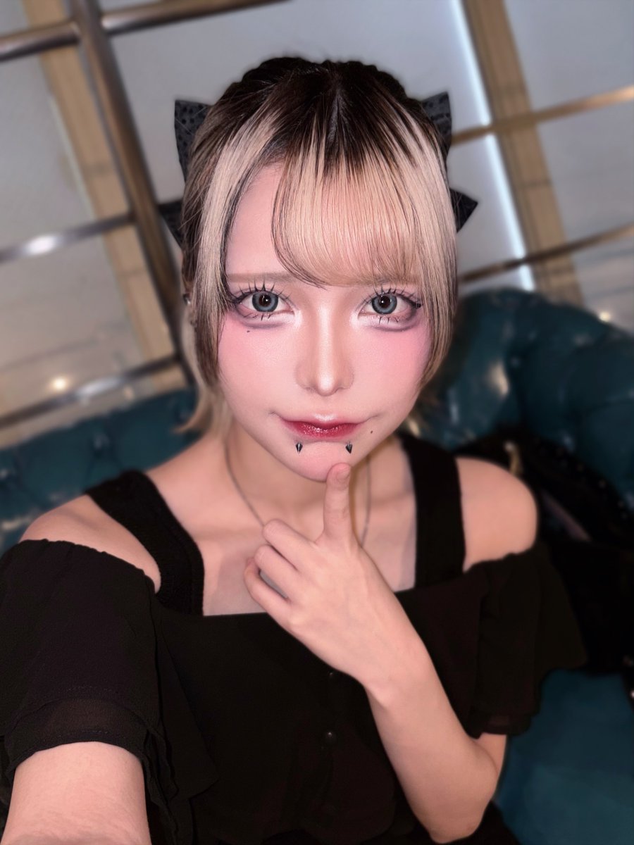 Ng_x_x_sm's tweet photo. 1日でやっていいビジュの振り幅じゃない https://t.co/p6NuJdA5CS
