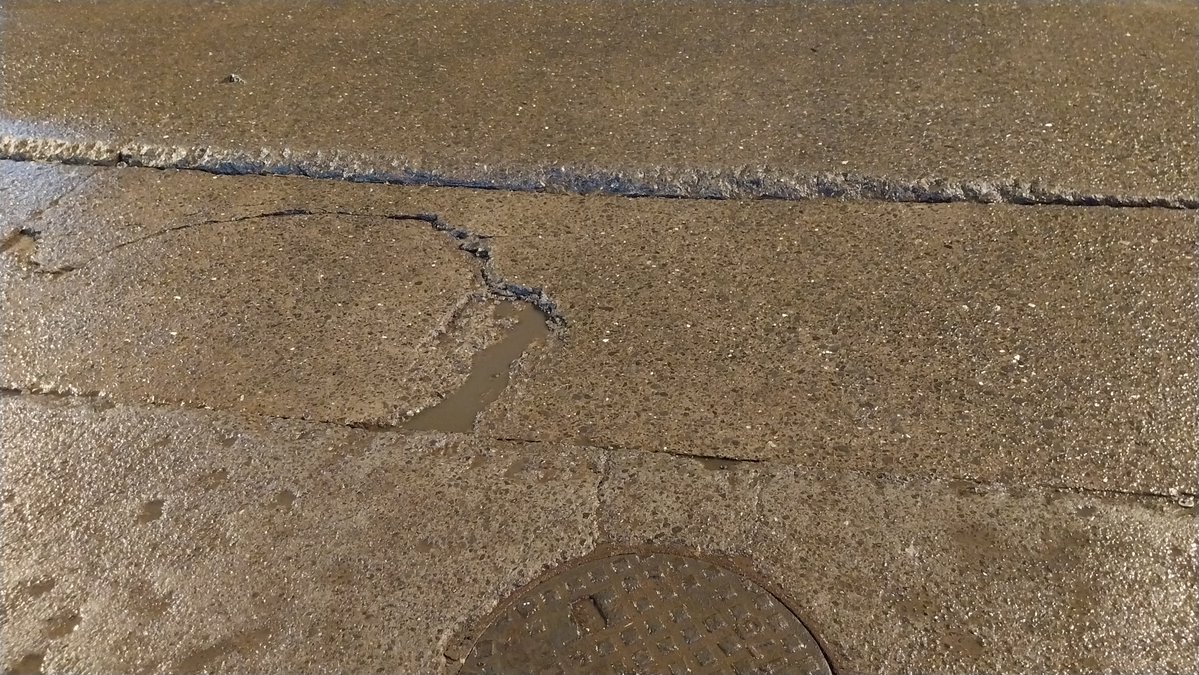 zoru75's tweet photo. Hello @mybmcWardRS 

CONcrete Road has sunk 
(Sink hole may be forming)

MG Road, Kandivali W 
going from Dahanukarwadi Metro Station towards Hindustan Naka. Closer to Hindustan Naka. 
Outside Jai Hamuman Electricals - Havells shop 

Kindly check &amp; fix https://t.co/bQyxEotHLK