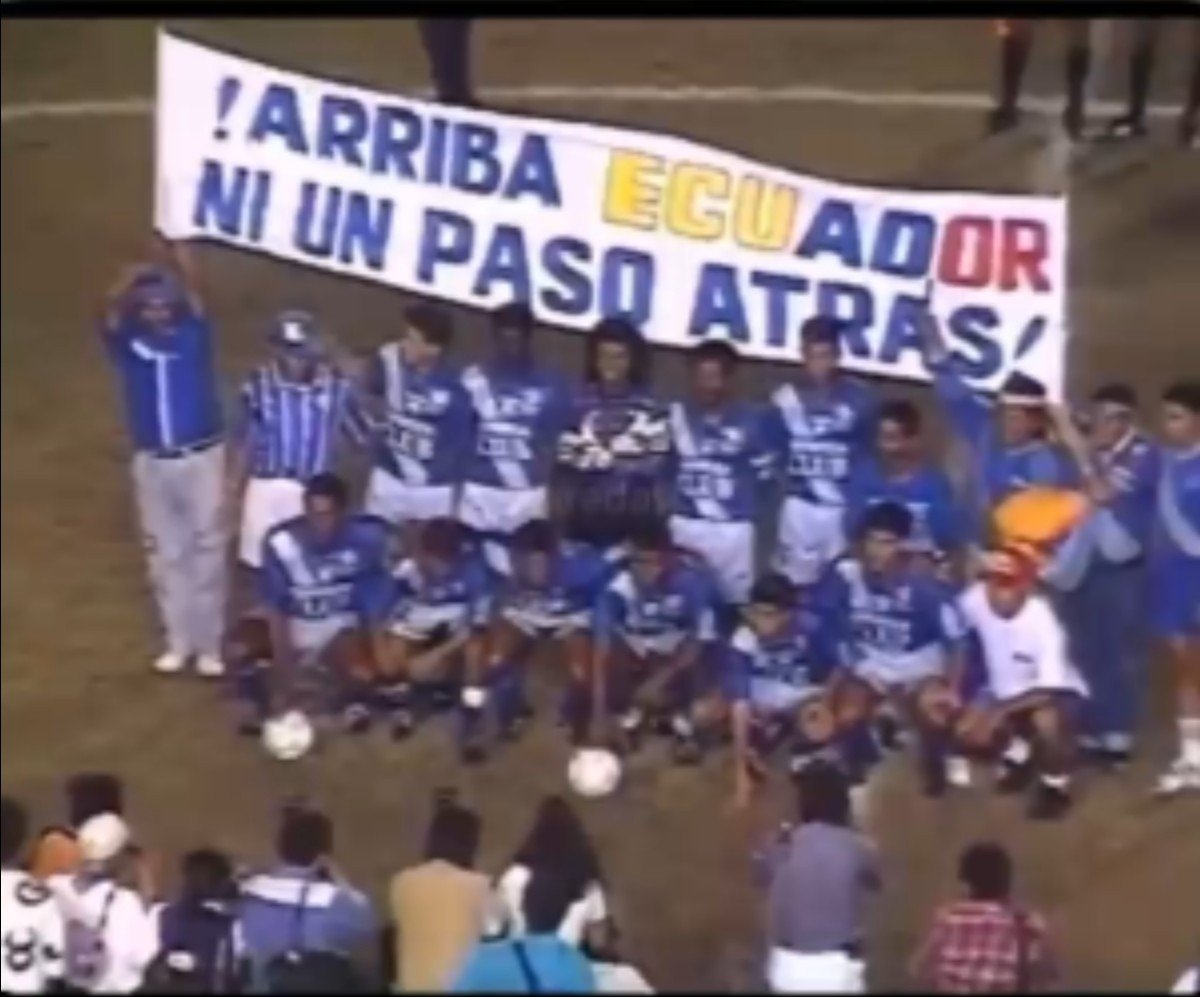 Termolalismo's tweet photo. Si hay un momento para hacer historia es hoy.

No habrán más partidos ni más mundiales, si hay un momento para que esta selección se quite toda una historia de fracaso es esta noche.

A los jugadores, o se consagran o mueren. Es ahora o nunca https://t.co/k1cwbLqZK4