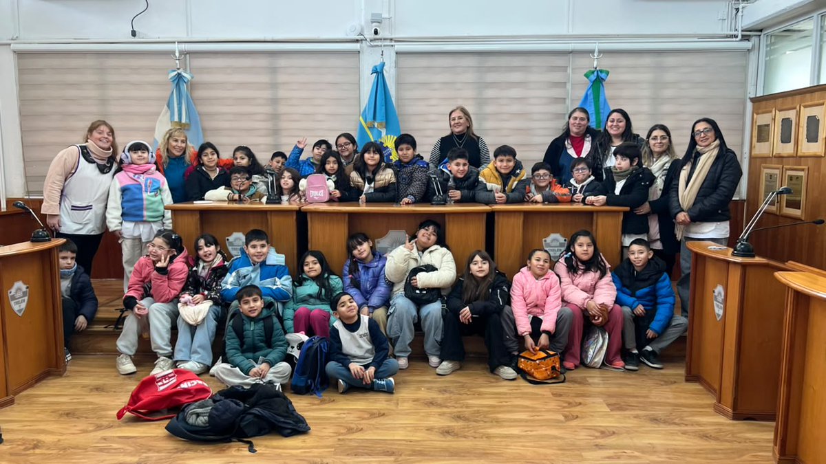 cdtrelew's tweet photo. 🎒 Este martes por la mañana, alumnos de la Escuela N° 189 visitaron el Concejo Deliberante.

👉 https://t.co/lAori6QuRD https://t.co/V4T075i5mt
