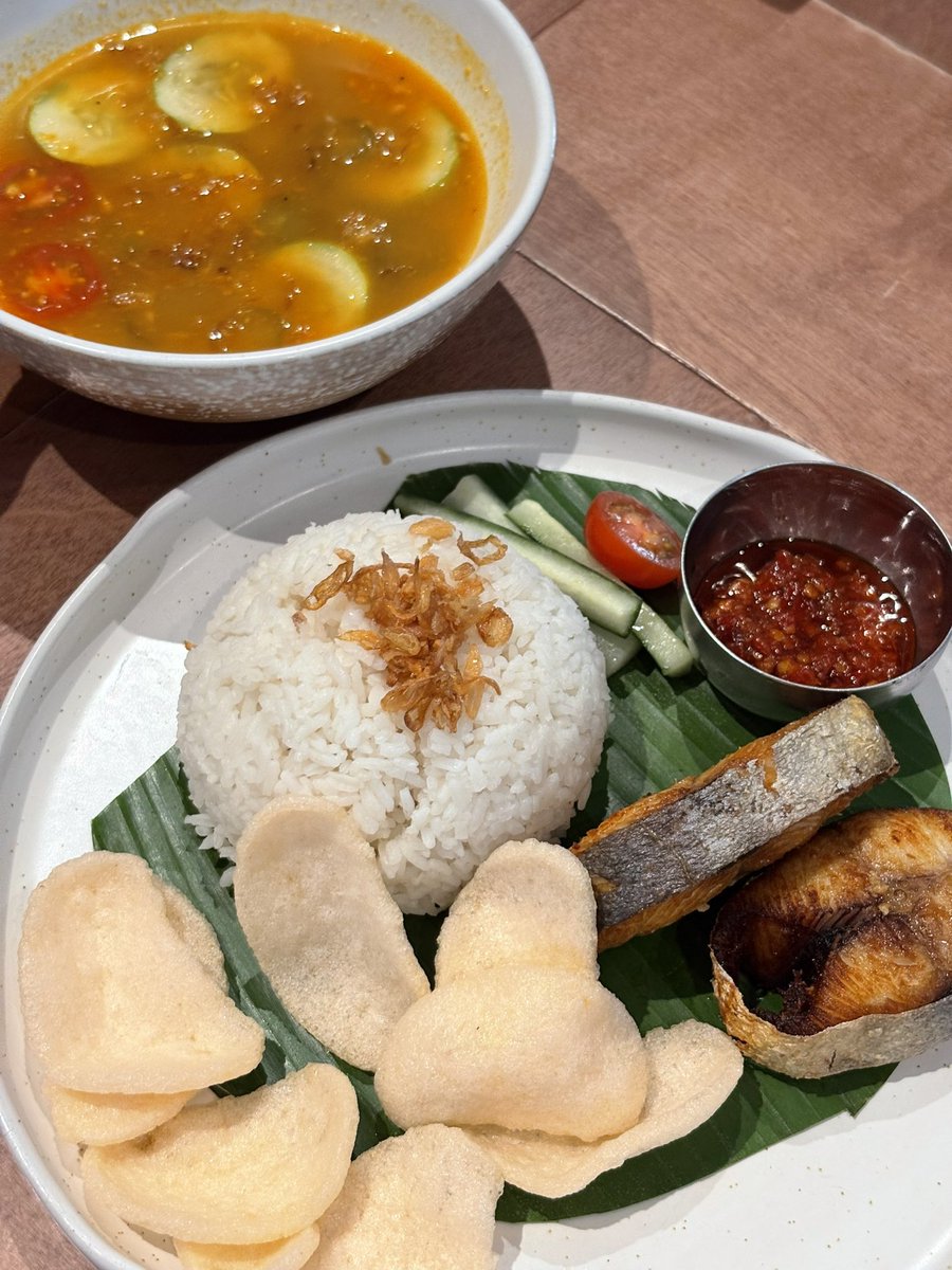 kkulmini's tweet photo. finally tried NOB… mum enjoyed the food so much that she called her friend just to rave about it hahaha https://t.co/L1c3wgatXP