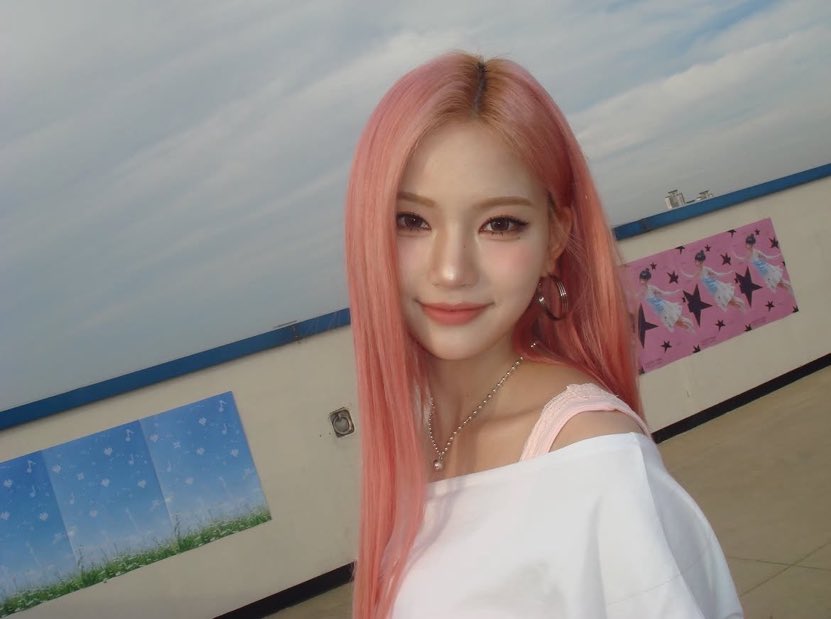 chaetyoung's tweet photo. Sometimes the simplest photos become the most cherished memories. ✨ https://t.co/eeARefp86N