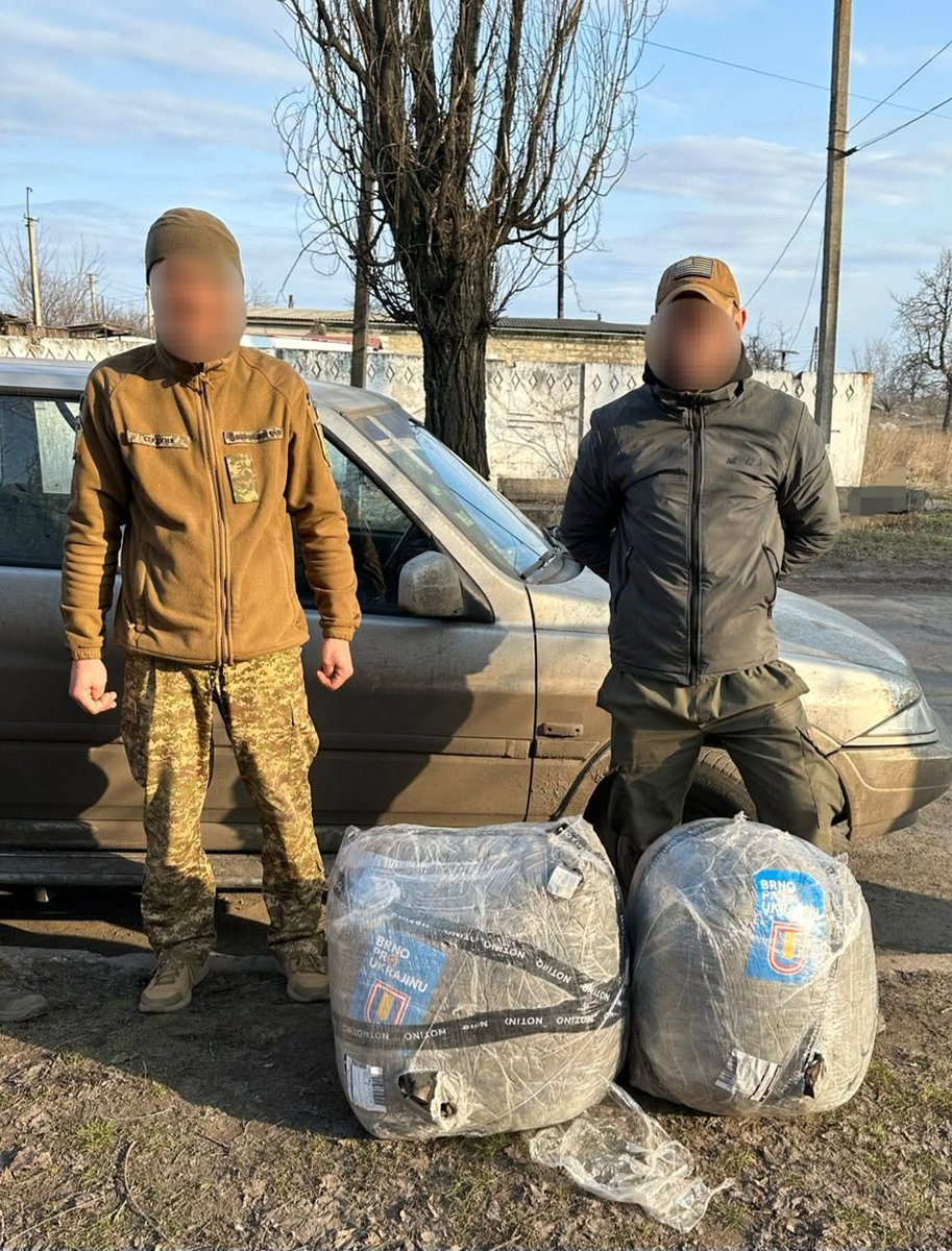 ProUkrajinu's tweet photo. 🧶❄️🌞Pleteme sítě bez ohledu na teplotu nebo lokalitu. Pomáháme chránit životy a ukrývat vše důležité zdaleka nejen před drony. Dnešní poděkování proto putuje všem zapojeným, a to až z Doněcké i Charkovské oblasti a vděčný nám je i "Pegas".
🧶Chcete taky pomáhat? https://t.co/kHkv7vxXFI