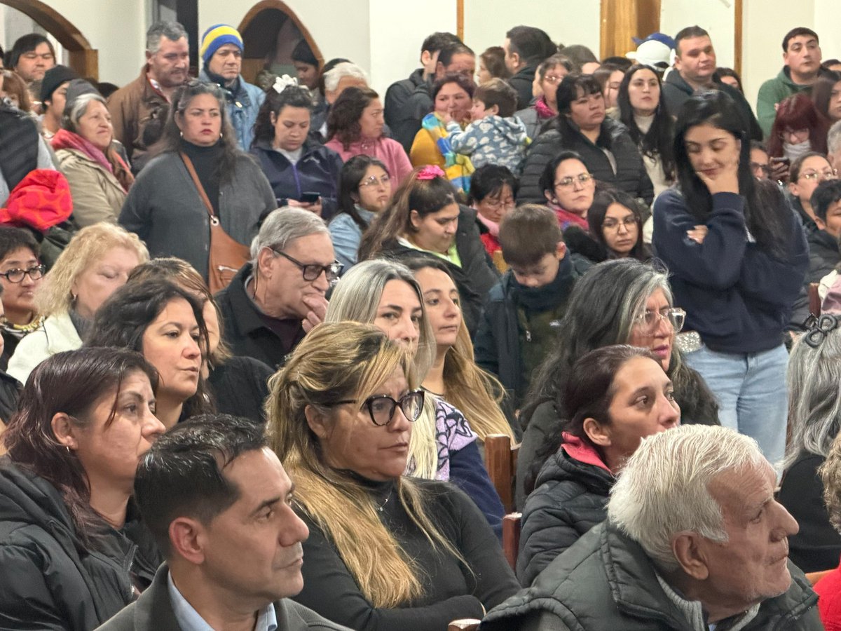 WeretilneckOK's tweet photo. COMIENZA UNA NUEVA ETAPA DE JSRN SOMOS RÍO NEGRO

En General Roca presentamos la nueva Mesa Local de @JSRN__OK2026 y dimos un paso más en esta nueva etapa de nuestro partido. Una etapa de renovación, recambio y nuevas miradas para seguir fortaleciendo el único proyecto político nacido en Río Negro, pensado para defender a los rionegrinos y el futuro de nuestra provincia.

Me pone muy contento ver a tantos jóvenes y nuevos dirigentes dando un paso adelante para asumir responsabilidades y tomar la posta. Un proyecto que quiere crecer necesita abrirles espacio a las nuevas generaciones, formar nuevos liderazgos y seguir sumando a quienes tienen ganas de hacer.

Quiero felicitar a quienes asumieron este desafío y agradecer especialmente a su presidente @RodrigoButeler, por el trabajo que viene llevando adelante para consolidar esta nueva etapa del partido, fortalecer el trabajo territorial y seguir construyendo una fuerza política cada vez más cercana a los rionegrinos.

Somos un partido profundamente federal. Nacimos en Río Negro, conocemos cada rincón de la provincia y sabemos que el futuro se construye estando cerca de la gente, recorriendo cada localidad y defendiendo, por encima de todo, los intereses de los rionegrinos.

Se viene una etapa de mucho trabajo, con más presencia en el territorio, más formación de dirigentes y más participación para seguir haciendo crecer este proyecto colectivo.

¡Vamos Juntos!