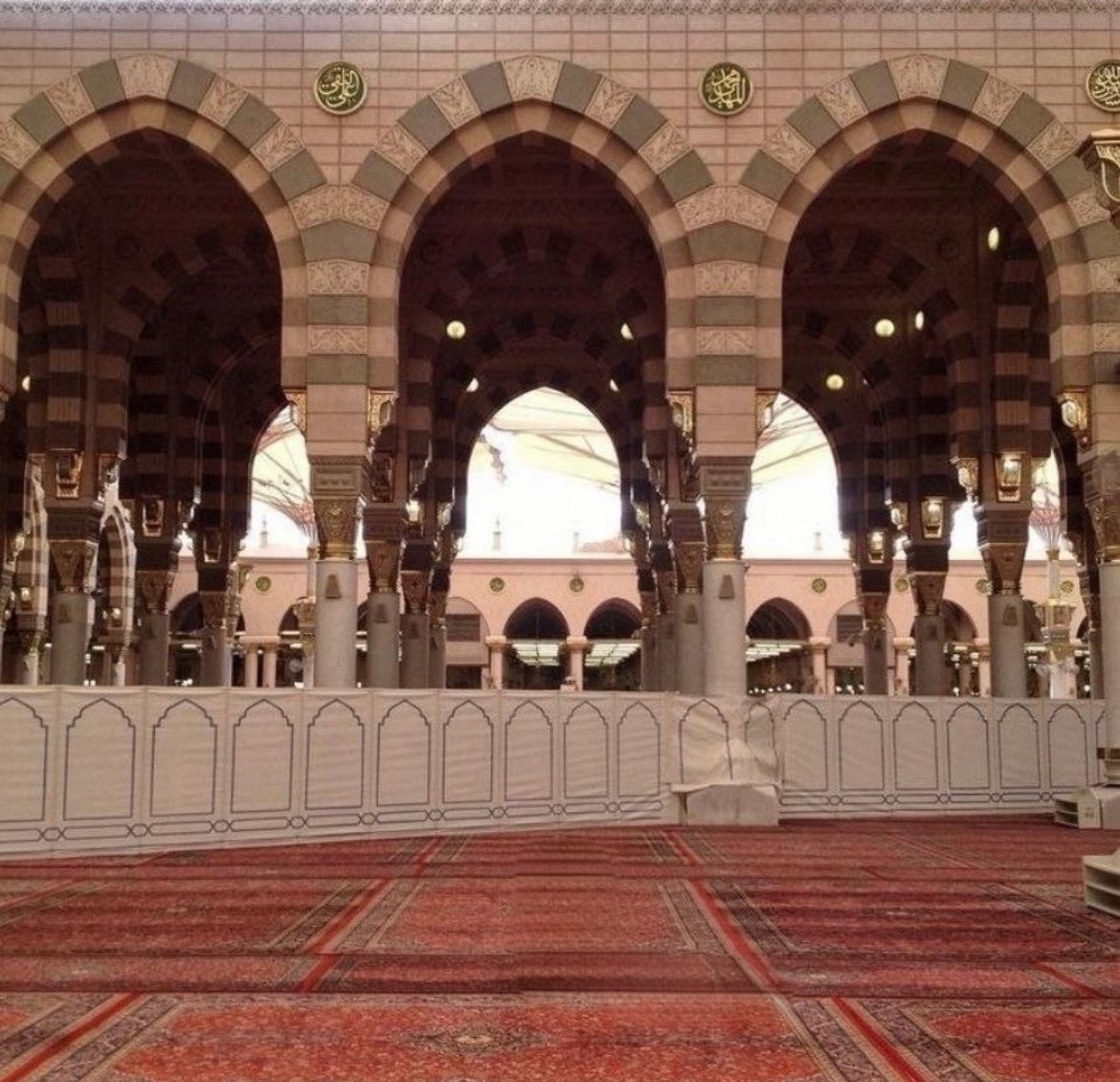heidayat3's tweet photo. قال الإمام ابن القيم رحمه الله :

 الرضا يفتح باب حُسن الخُلُق مع الله تعالى ومع الناس  فإنَّ حسن الخلق من الرضا  وسوء الخلق من السخط ..
وحسن الخلق يبلُغ بصاحبه درجة الصائم القائم  وسوء الخُلق يأكل الحسنات كما تأكل النار الحطب🪴 https://t.co/N16aRGqqex