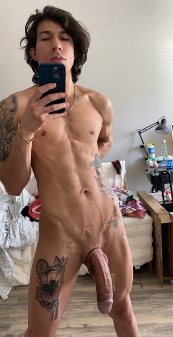 𓄂Gabriel𓆃 - Flaco alto y desnalgado, vergon asegurado 🙂‍↕️ https://t.co/wayrVavhOI