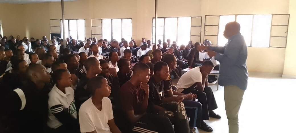 gloria151's tweet photo. @NESA_Rwanda @Rwanda_Edu @REBRwanda @mbanelson @ClaudetteIrere @CityofKigali 3/3 that they should not fear the examinations. Instead, he emphasized that what is required is dedication and hard work in their studies, assuring them that with commitment, they will perform well and succeed in their exams. @Rwanda_Edu https://t.co/7zBFrLjfkm