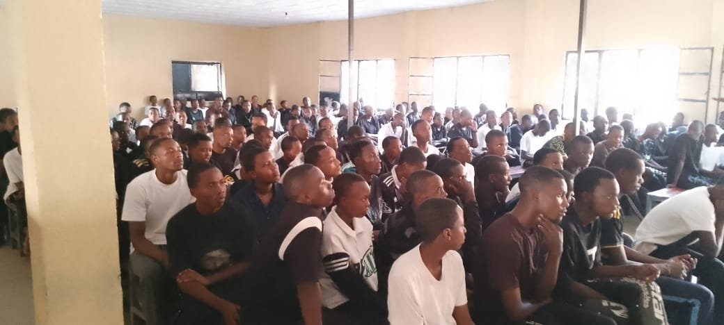 gloria151's tweet photo. @NESA_Rwanda @Rwanda_Edu @REBRwanda @mbanelson @ClaudetteIrere @CityofKigali 3/3 that they should not fear the examinations. Instead, he emphasized that what is required is dedication and hard work in their studies, assuring them that with commitment, they will perform well and succeed in their exams. @Rwanda_Edu https://t.co/7zBFrLjfkm
