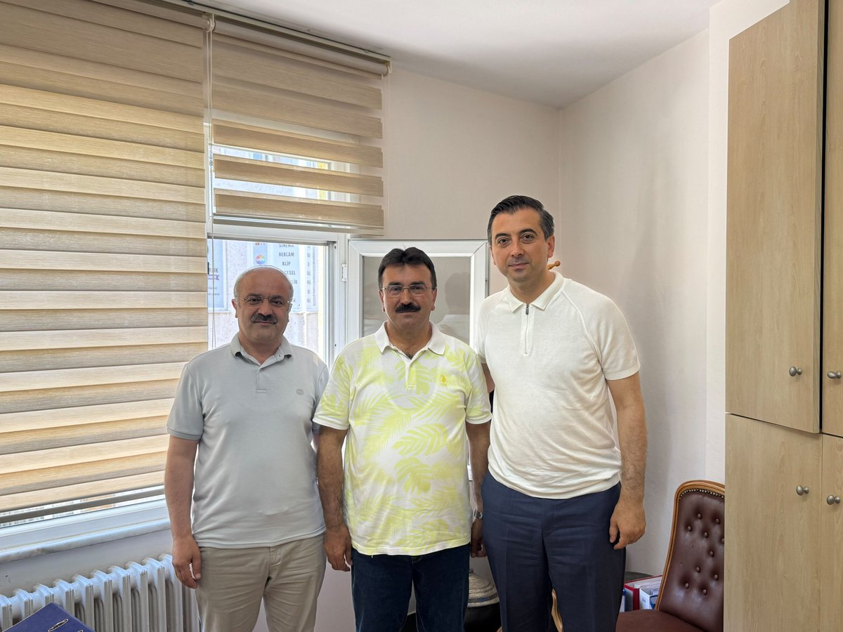 AKPartiSisli's tweet photo. İlçe Başkanımız Sayın Serkan Polat, hac farizasını yerine getirerek kutsal topraklardan dönen Geçmiş Dönem İlçe Başkanvekilimiz Harun Uzun’u ziyaret etti.

Mübarek hac ibadetinin kabul olmasını Yüce Allah’tan niyaz ediyor, kendisine sağlıklı ve hayırlı bir ömür diliyoruz.🤲🕋

@abdullahozdemir 
@srkplt 
@meozkaya 
@mmurselkaya 
@akpartiistanbul
