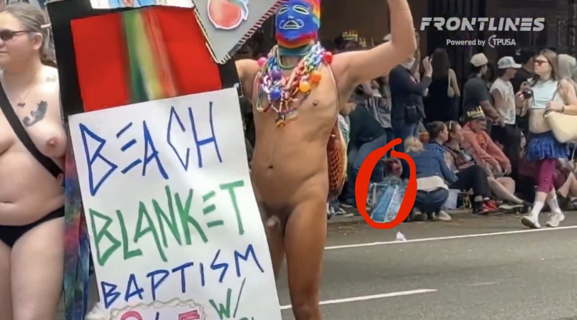 cheese7339's tweet photo. @randomcouch1 @kilua193 There is one in the vid but I think they were turned away from the parade too https://t.co/lE2QAMa7zE