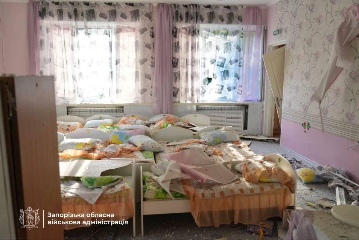 United24media's tweet photo. 🚨 BREAKING: Russian forces bomb kindergarten in Ukraine's Zaporizhzhia.

Guided bombs struck a preschool today, injuring nine people, while an earlier Russian attack on the city resulted in one fatality and the destruction of homes. https://t.co/kk8OFFCDS7