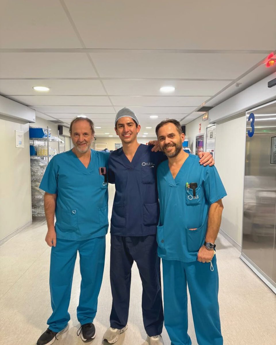 UFMedu's tweet photo. 🌏✈️¡De Guatemala a Madrid! 
Juan Manuel realizó su electivo internacional en Anestesiología en el Hospital Moncloa, España, donde fortaleció sus conocimientos.  Estas experiencias permiten a nuestros estudiantes ampliar su visión de la medicina.
Visita👉 https://t.co/F8mKBJ73iB https://t.co/LKHfovyOPr